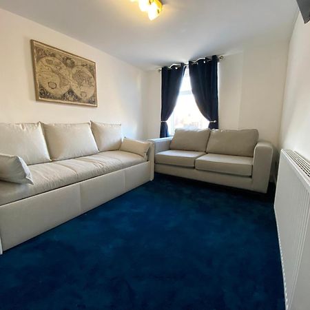 Aquarius Apartment - Sea View - Sleeps Seven Blackpool Exterior photo