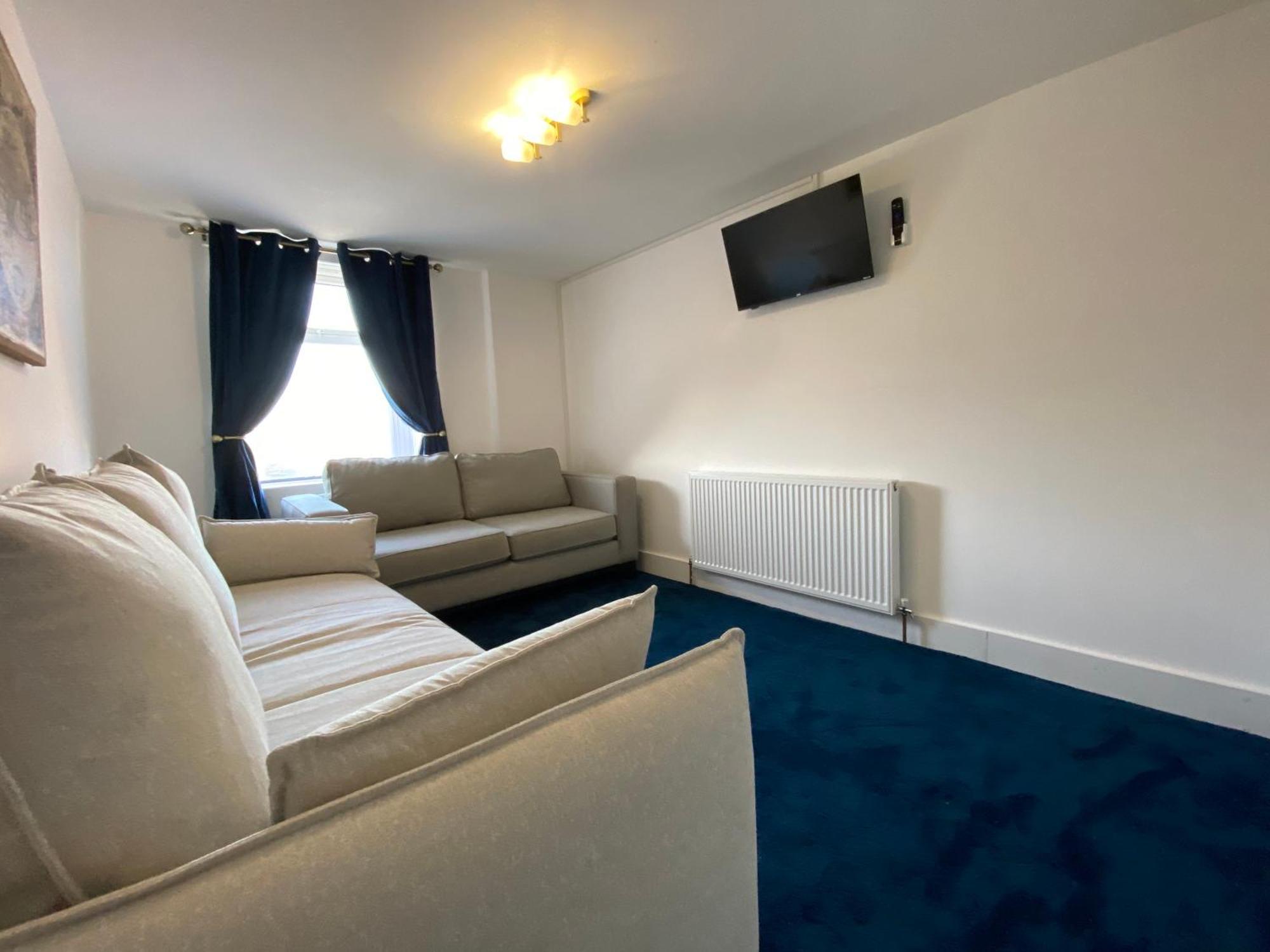 Aquarius Apartment - Sea View - Sleeps Seven Blackpool Exterior photo