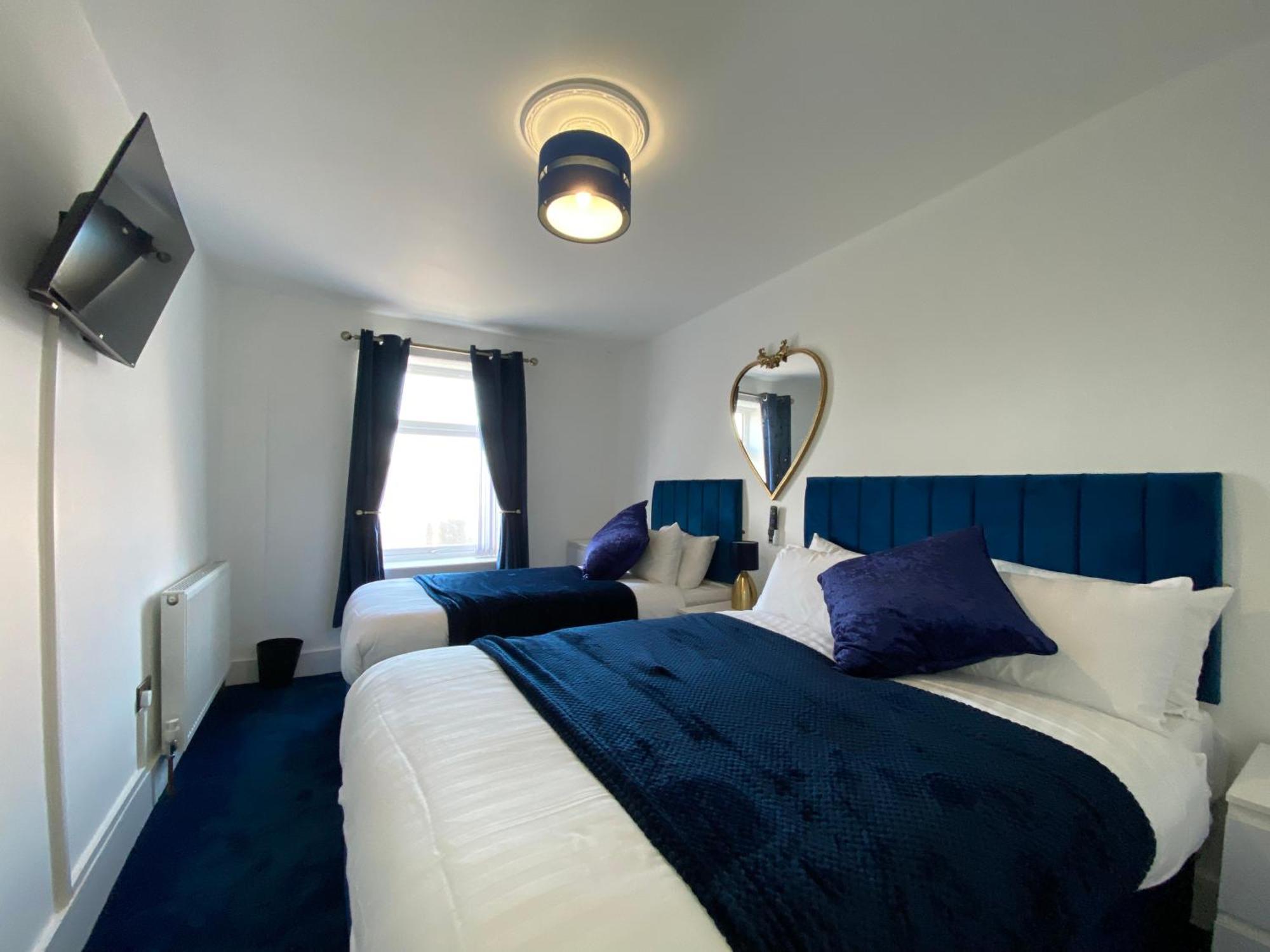 Aquarius Apartment - Sea View - Sleeps Seven Blackpool Exterior photo